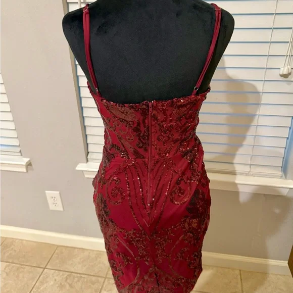 Windsor  Red Sequin Cocktail Dress - Picture 4 of 9